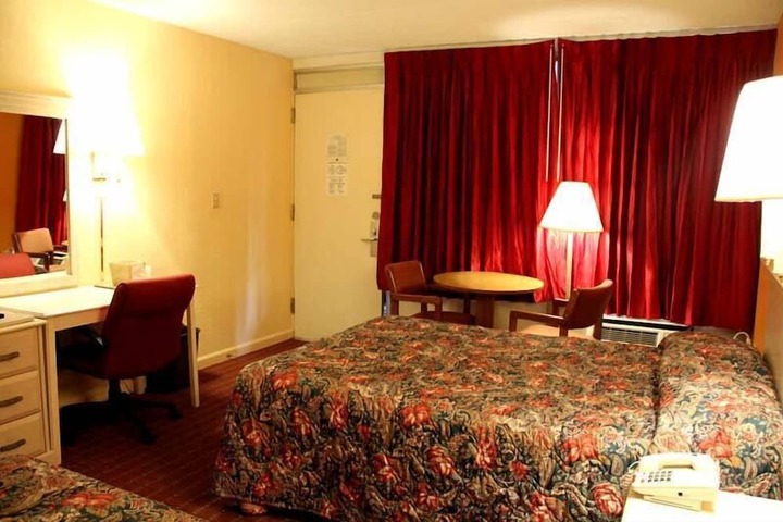 Travelers Inn