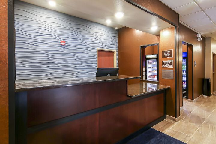 Cobblestone Inn & Suites at UW Stout Downtown Menomonie