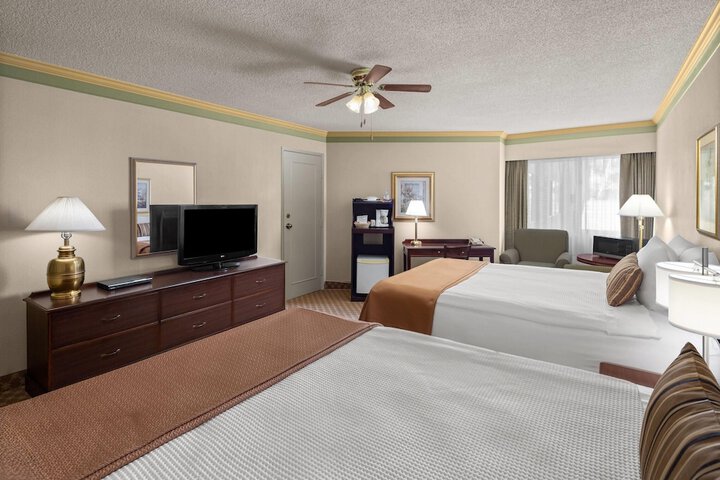 Royal Scot Hotel & Suites Trademark Collection by Wyndham