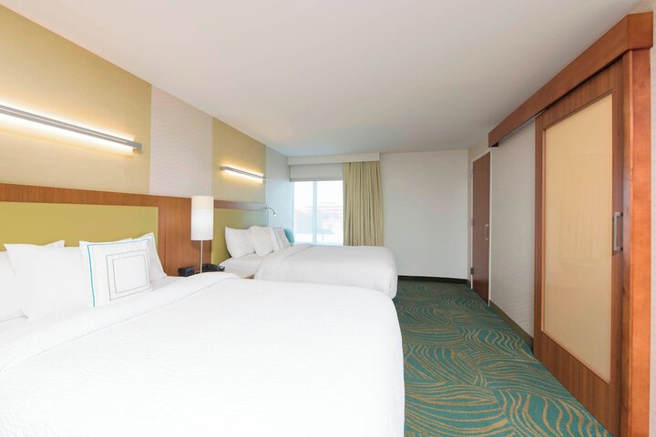 Room 10 of 28