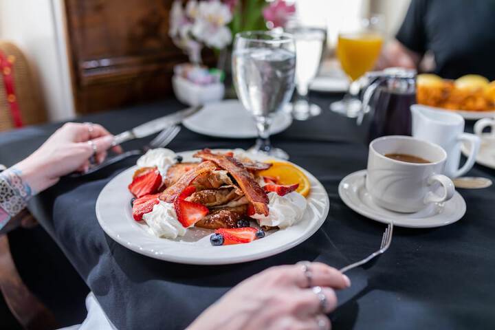 Breakfast/Coffee Service 51 of 79