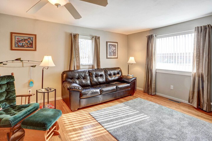 Pierre Vacation Rental w / Grill & Fenced Yard