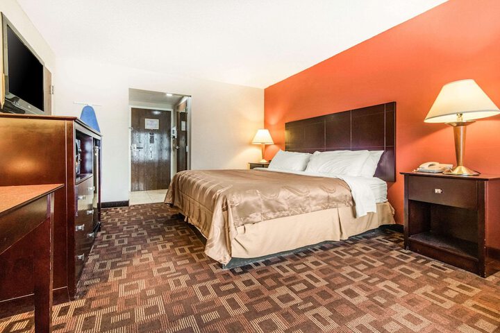 Quality Inn & Suites Lawrenceburg