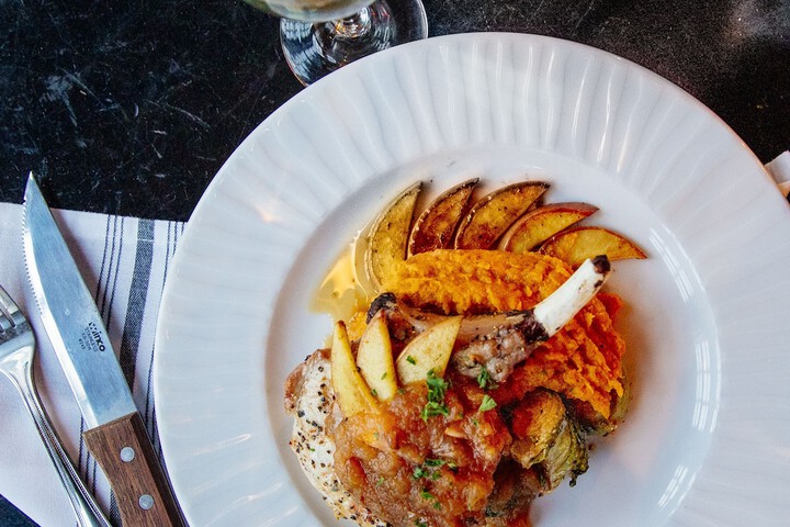 Dining 46 of 77