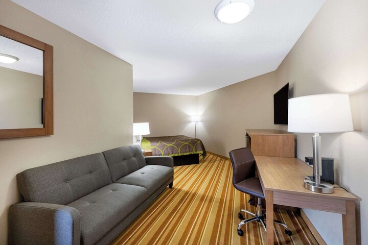 Super 8 by Wyndham O Neill NE