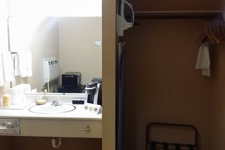 Room 18 of 37