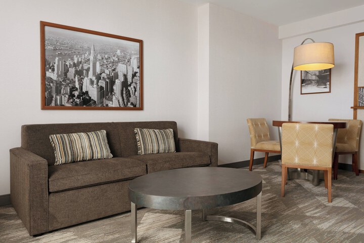 Lounge 57 of 63