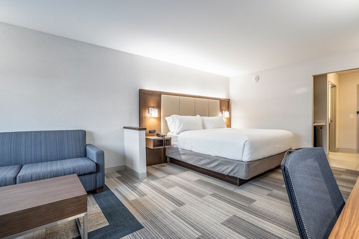Room 10 of 35