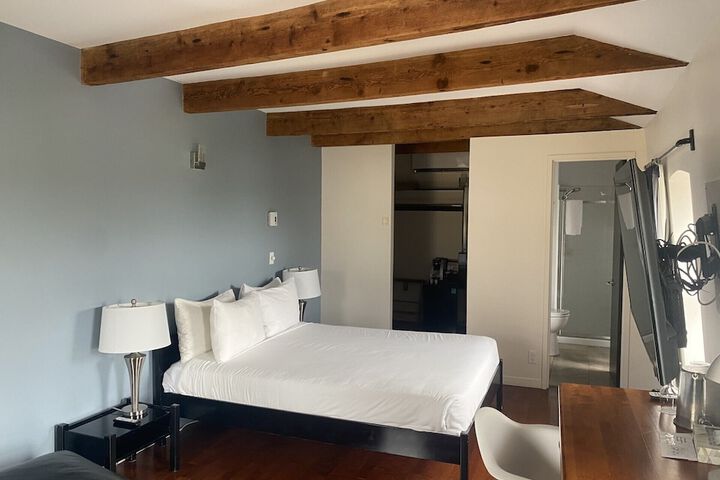 Room 9 of 28