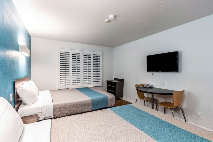 Room 11 of 37