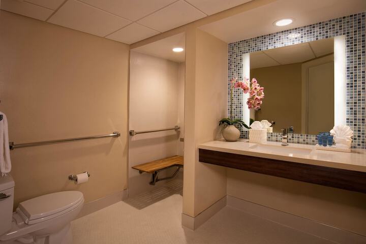 Room 33 of 60
