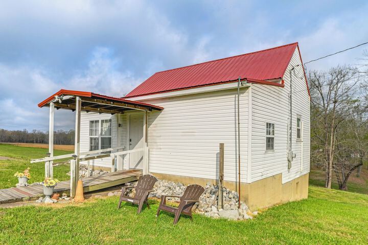 Serene Mcewen Cottage 2 Mi to Golf Course!