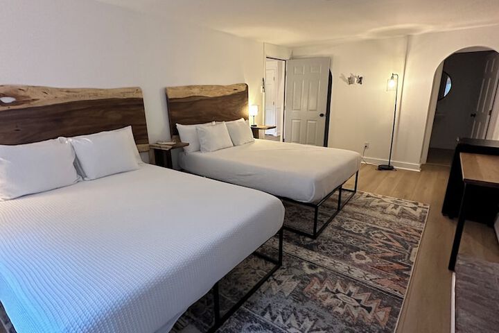 Room 25 of 39