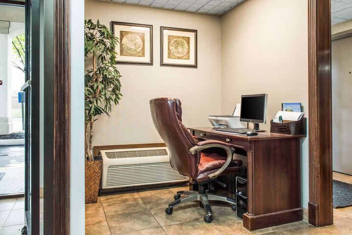 Business Center 41 of 43