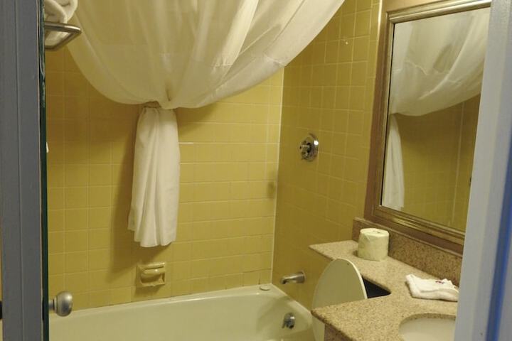 Room 26 of 34