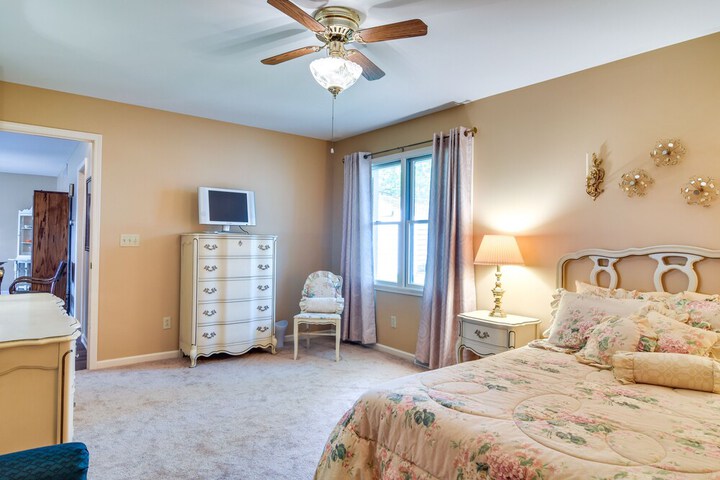 Tonawanda Vacation Rental 13 Mi to Niagara Falls