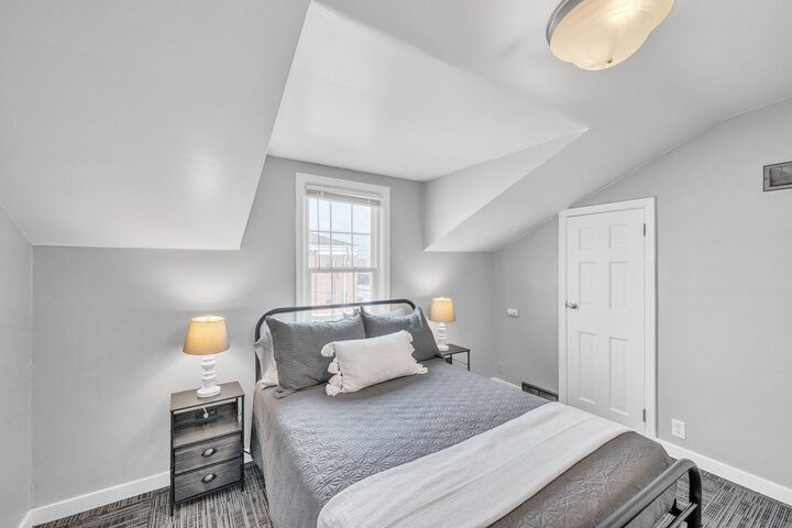 The Loft 3BR Apartment with Scenic Deck