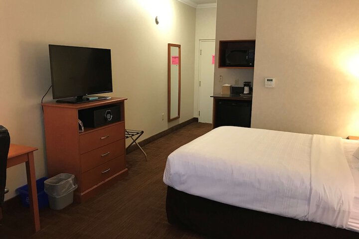 Room 33 of 40