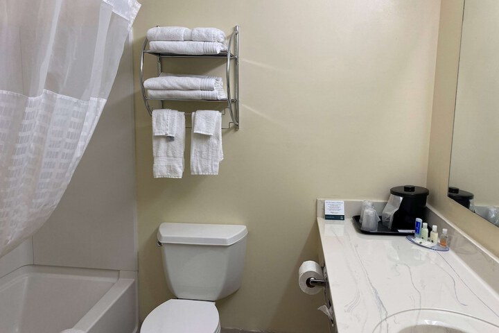 AmericInn by Wyndham Fort Atkinson