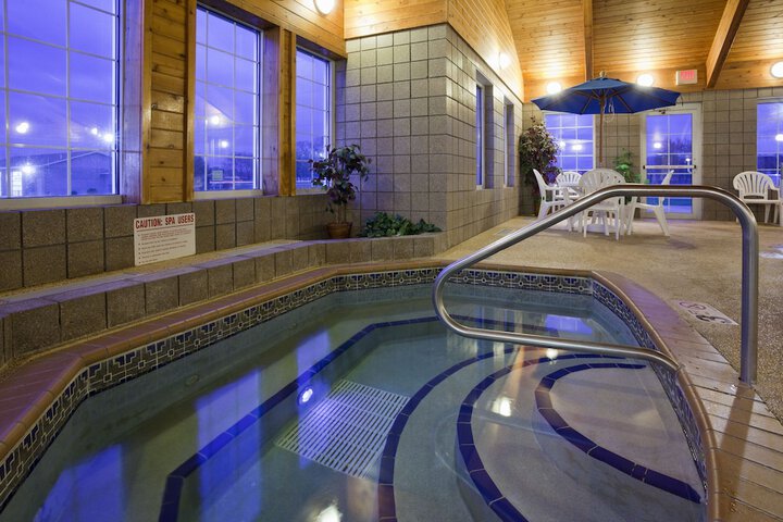 Paynesville Inn & Suites
