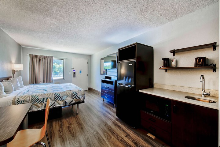 Room 28 of 35