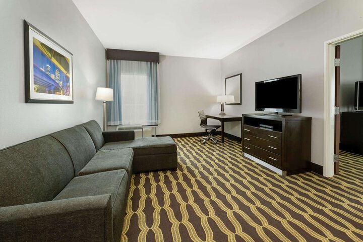 Room 15 of 27