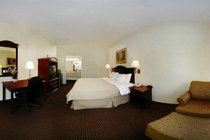 Room 30 of 33