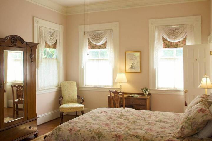 Lookaway Inn