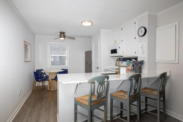 Embrace Oceanfront Elegance: Book Your Stay at Sunrise Oasis