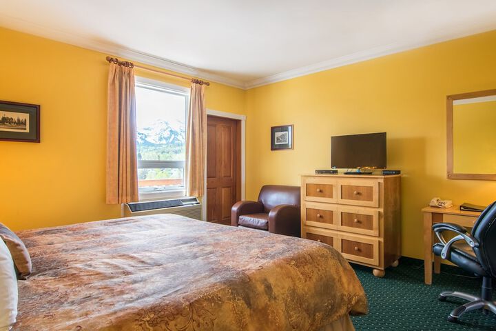 Room 32 of 61