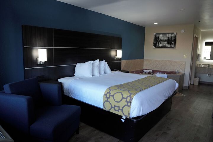 Room 33 of 48