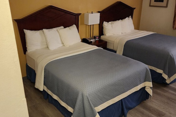 Room 11 of 25