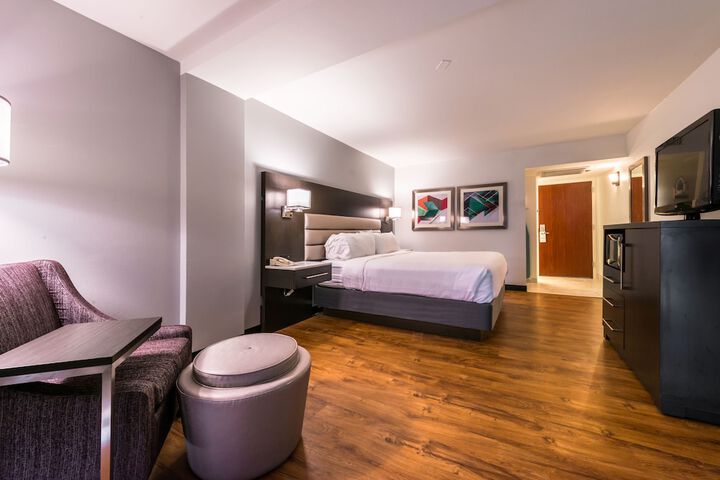 Room 25 of 38