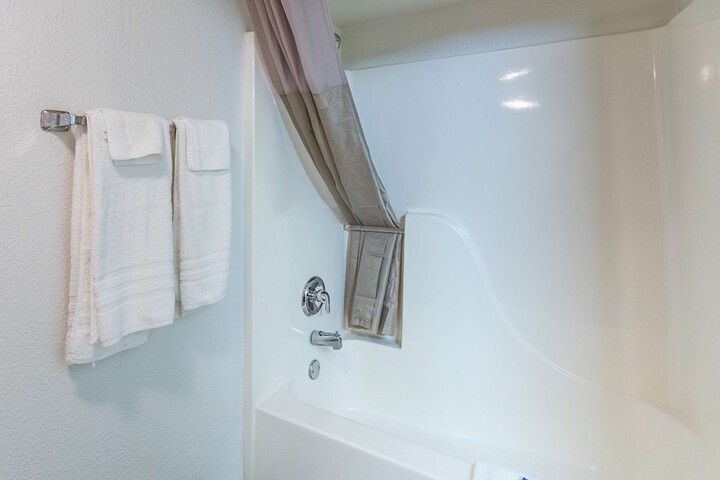 Motel 6 Cleveland TX