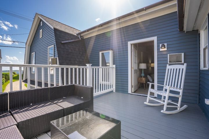 The Lighthouse Inn & Suites