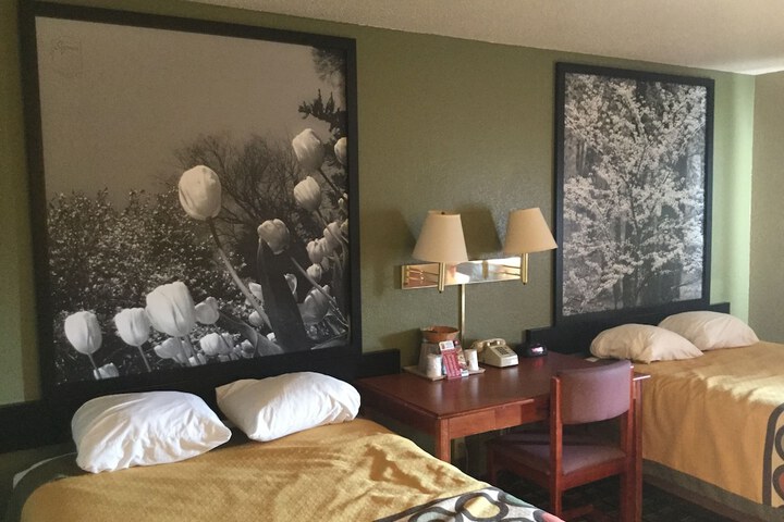 Super 8 by Wyndham Youngstown / Austintown