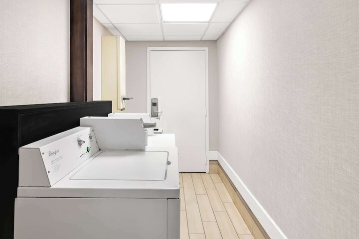 Best Western Luxbury Inn Fort Wayne