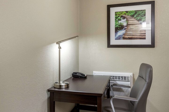 Rodeway Inn & Suites Ontario
