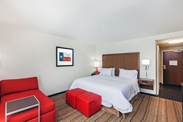 Room 10 of 33