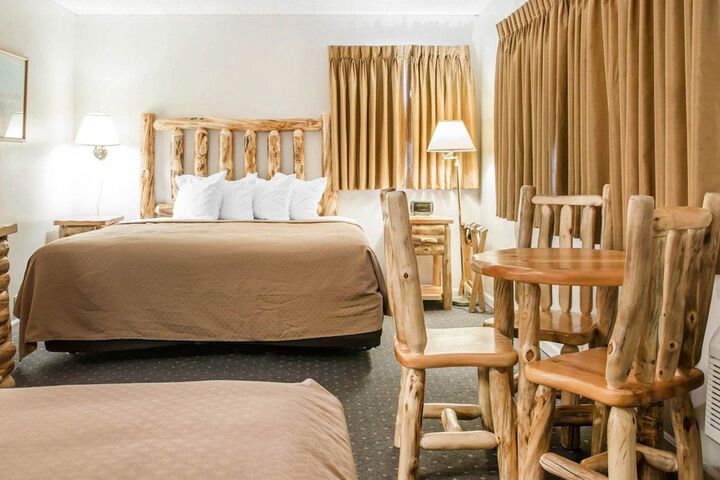 Quality Inn & Suites Mackinaw City Beachfront