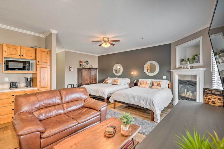 Large Cozy Midway Studio w / Mountain Views!