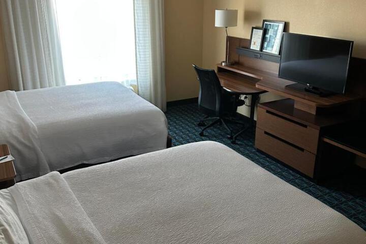 Fairfield Inn & Suites