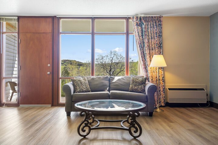 Room 74 of 152