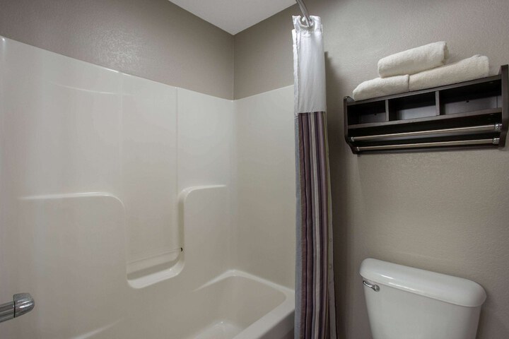 Room 32 of 49