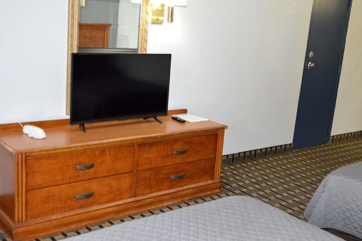 Americas Best Value Inn & Suites St. Cloud