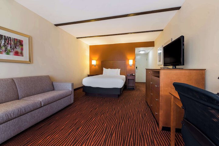 Room 15 of 46