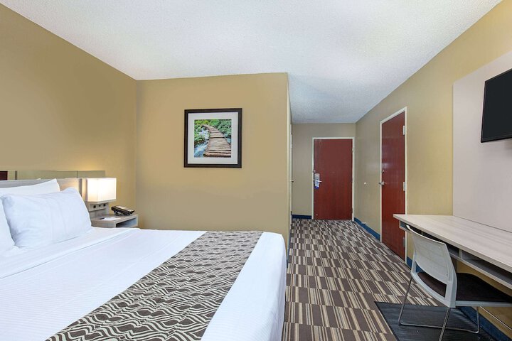 Room 17 of 27