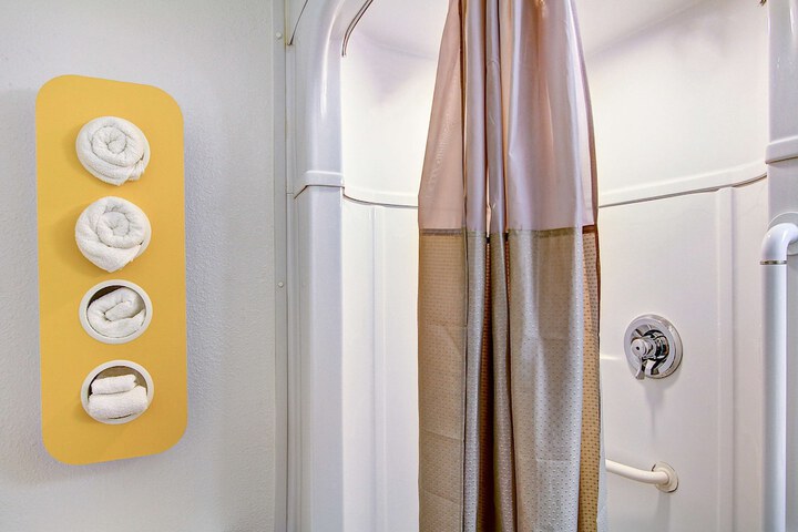 Room 11 of 27