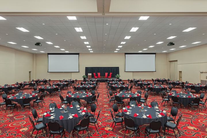 Ballroom/Hall 76 of 81
