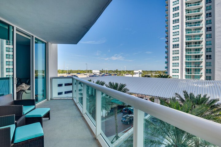 Luxe Resort Condo - 2 Mi to Daytona Beach!